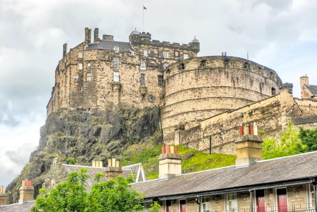 Charming 1 Bed Apartment With Castle View Edimburgo Esterno foto