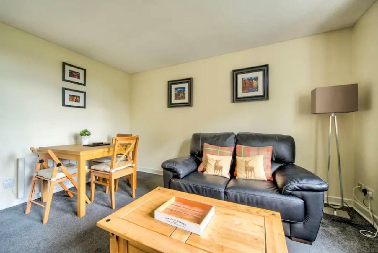 Charming 1 Bed Apartment With Castle View Edimburgo Esterno foto