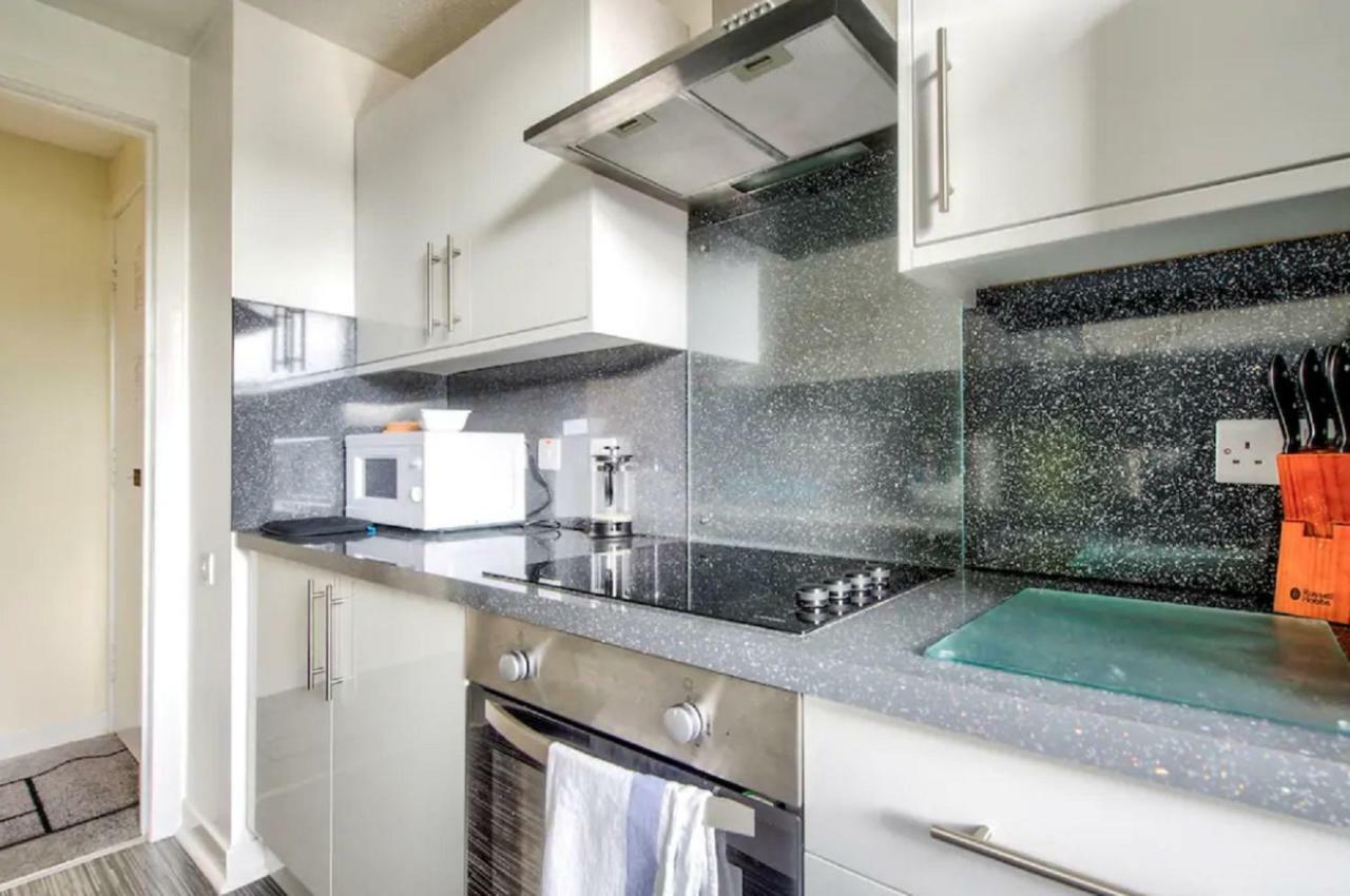 Charming 1 Bed Apartment With Castle View Edimburgo Esterno foto