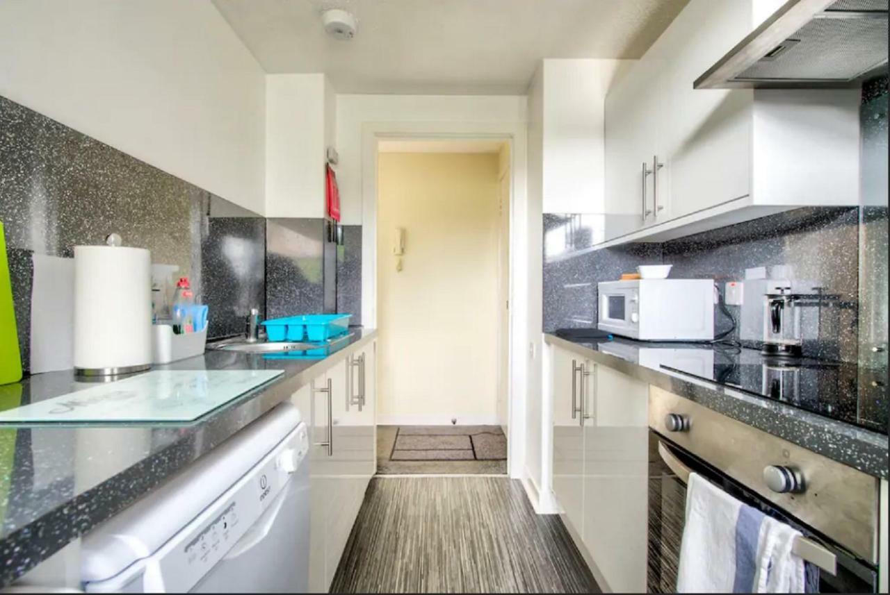 Charming 1 Bed Apartment With Castle View Edimburgo Esterno foto