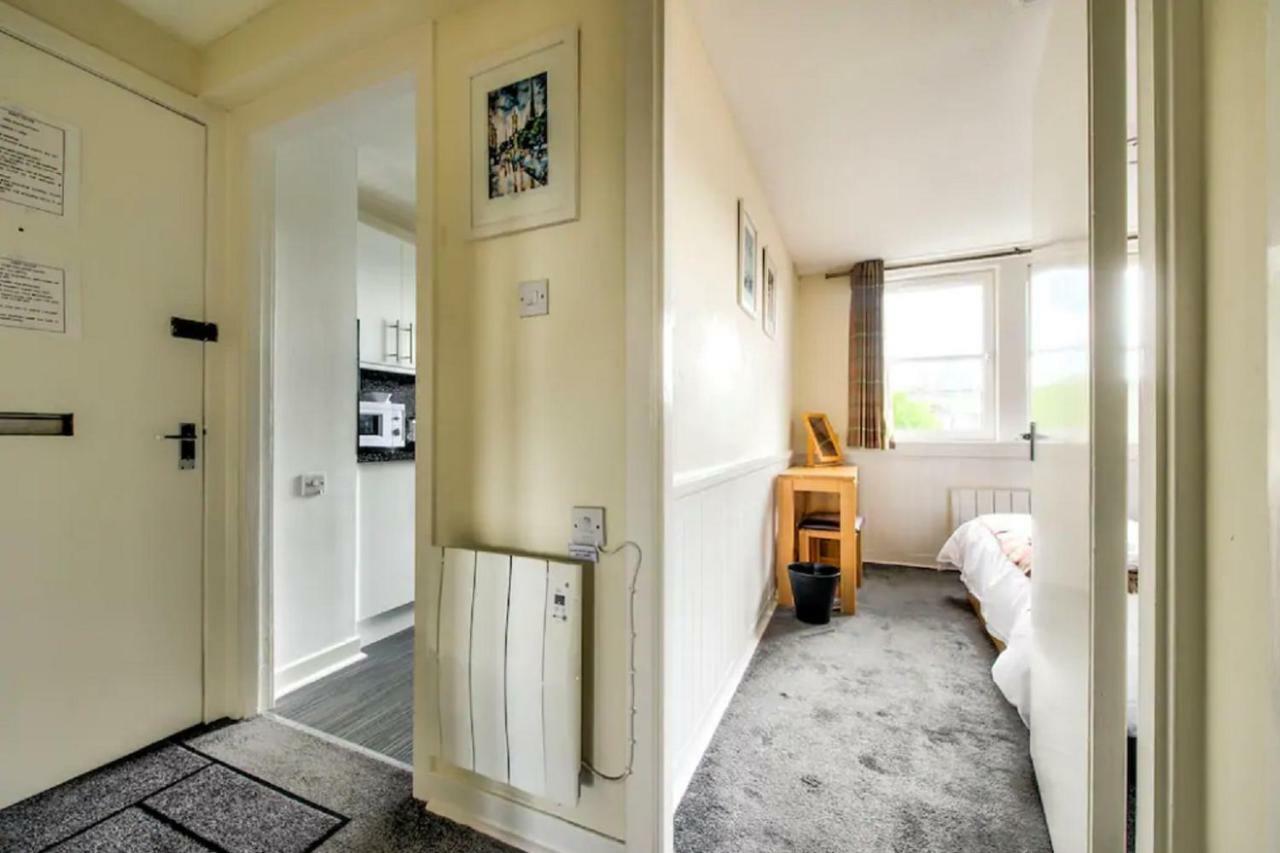 Charming 1 Bed Apartment With Castle View Edimburgo Esterno foto